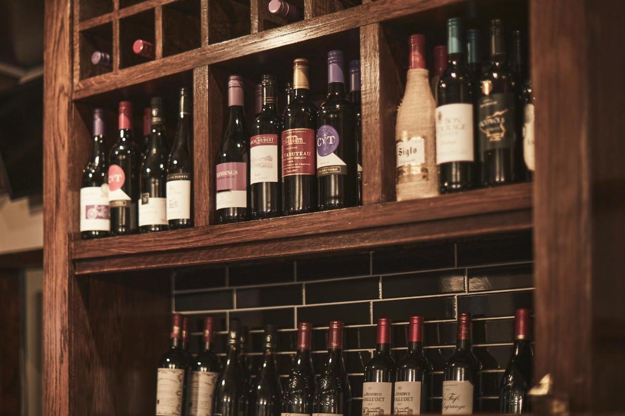 The Lord Grenfell Bed & Breakfast Maidenhead Eksteriør bilde Wine bottles in a wine rack