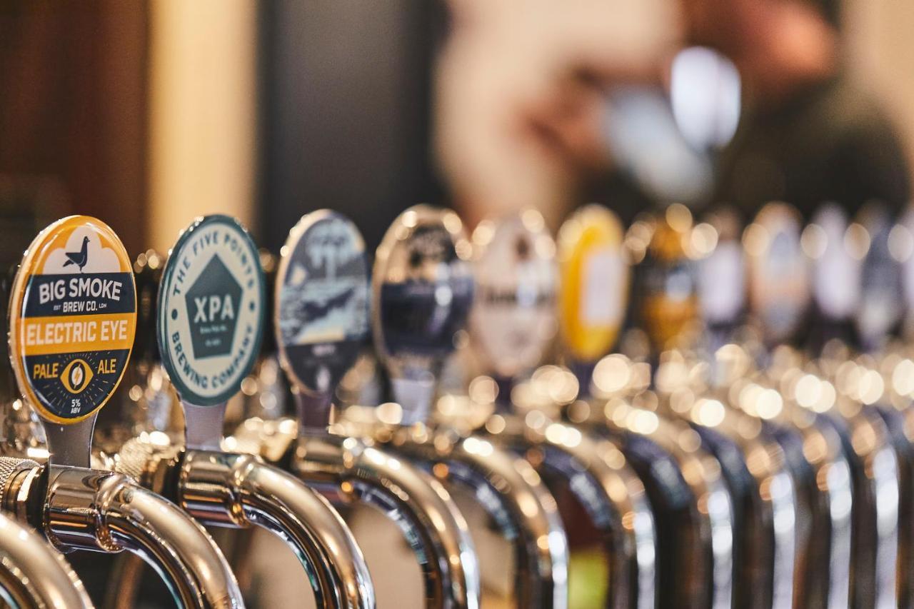 The Lord Grenfell Bed & Breakfast Maidenhead Eksteriør bilde Beer taps at the brewery