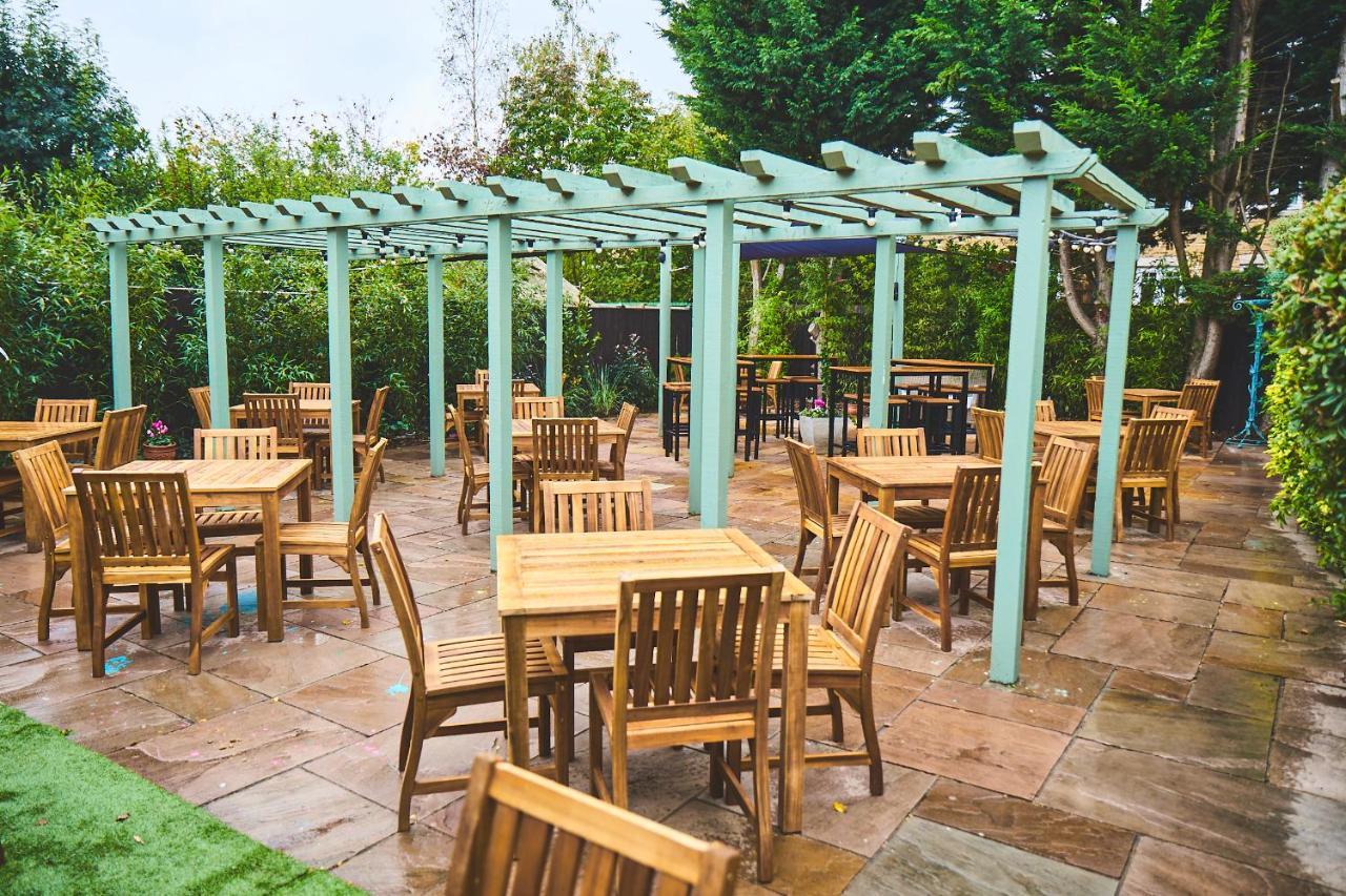 The Lord Grenfell Bed & Breakfast Maidenhead Eksteriør bilde The pergola at the rear of the pub